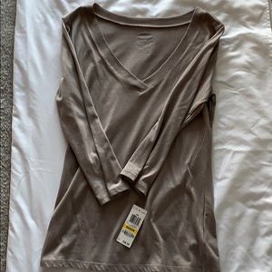 NWT 3/4 length sleeve shirt. Smoke free home.